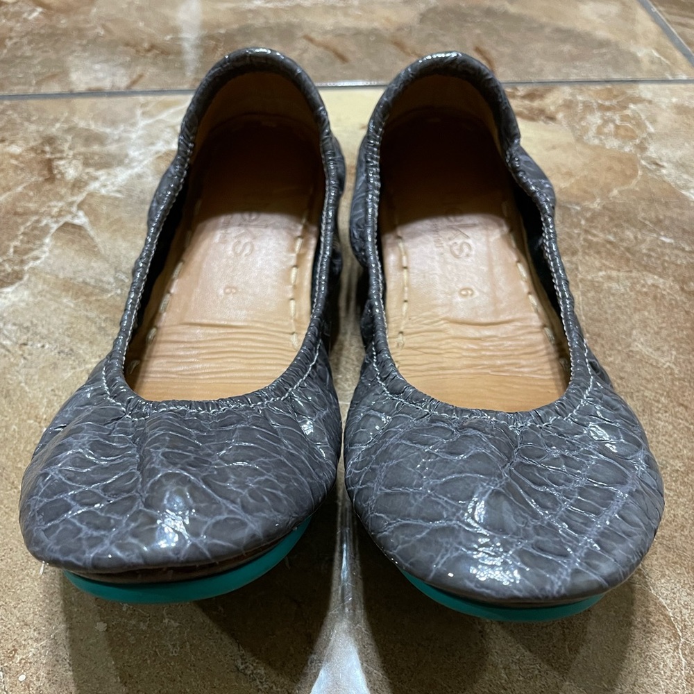 Tieks Embossed Croc Gray Size 6